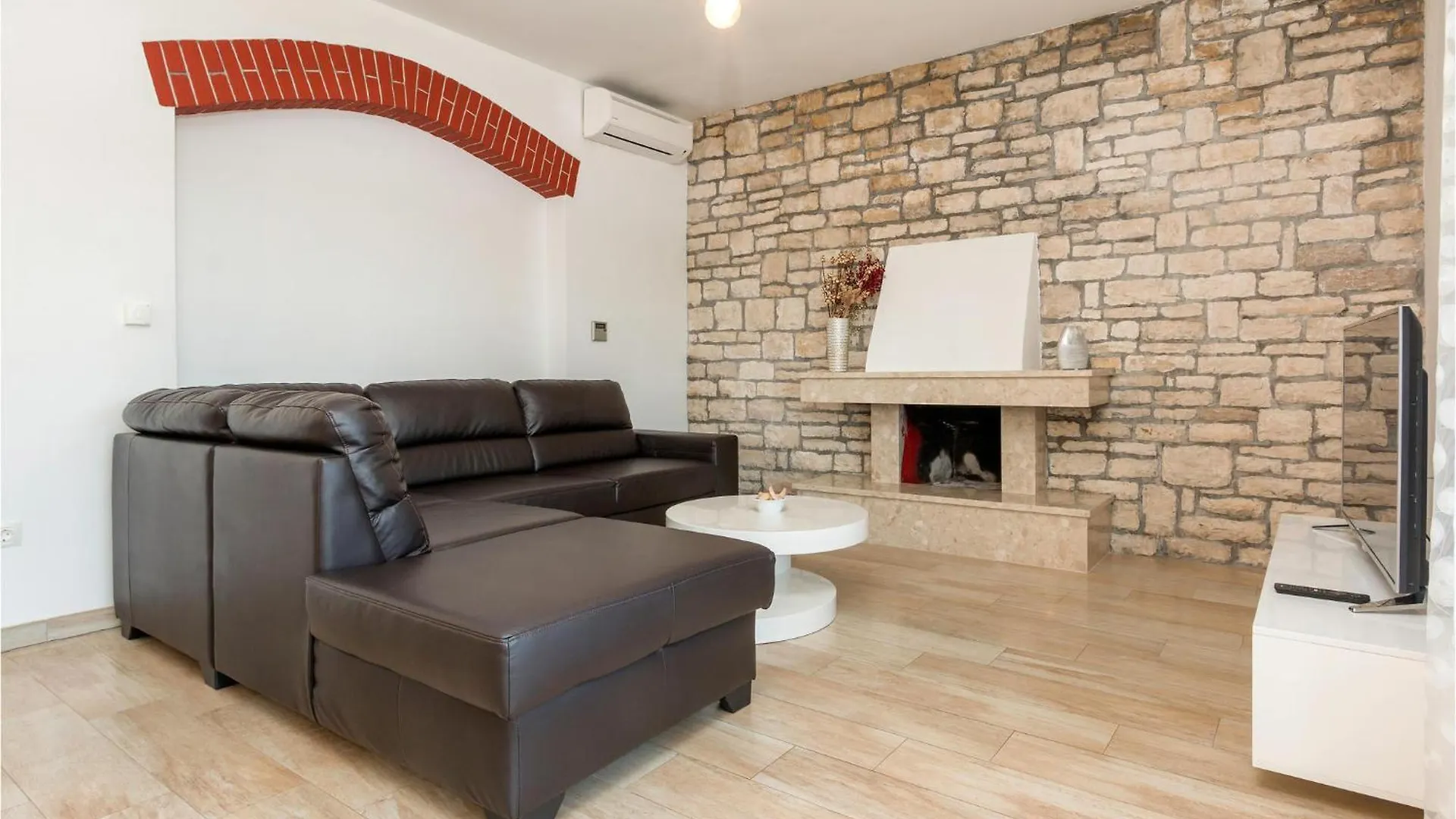 Stunning Home In Premantura With Wifi