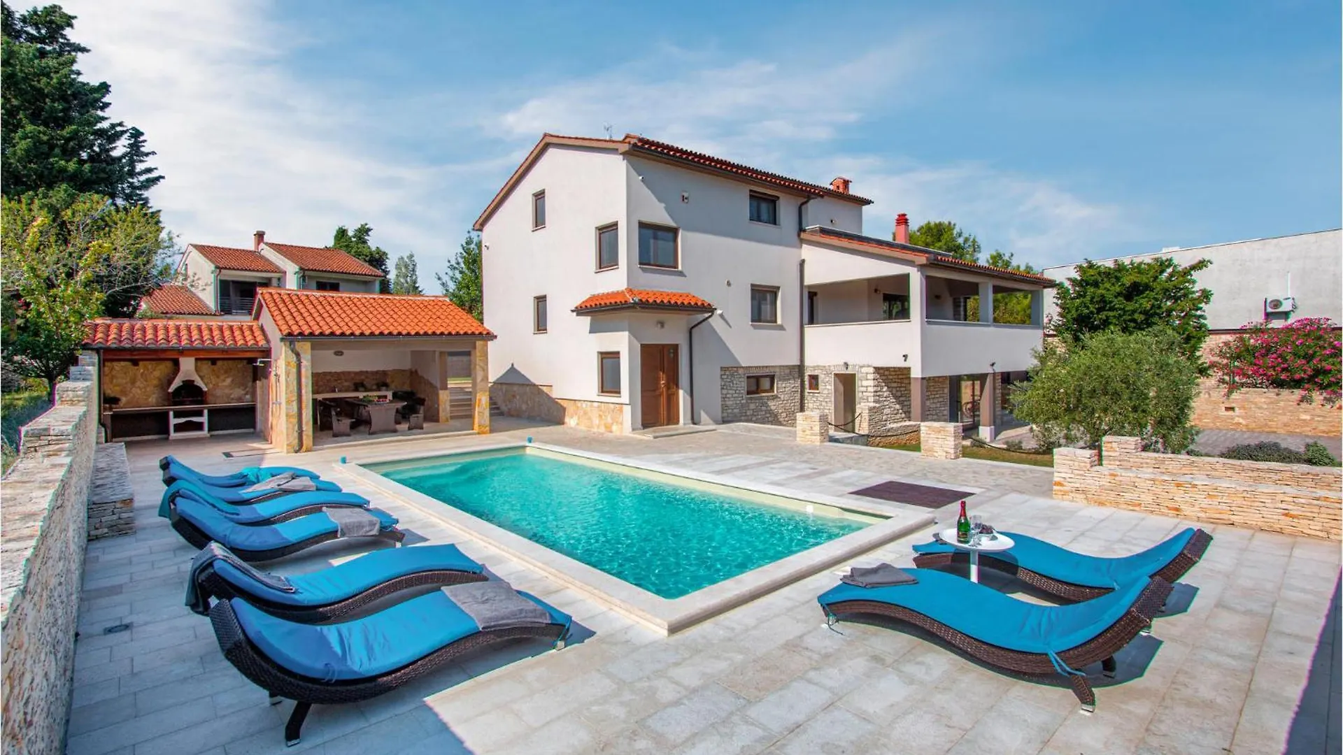 Stunning Home In Premantura With Wifi