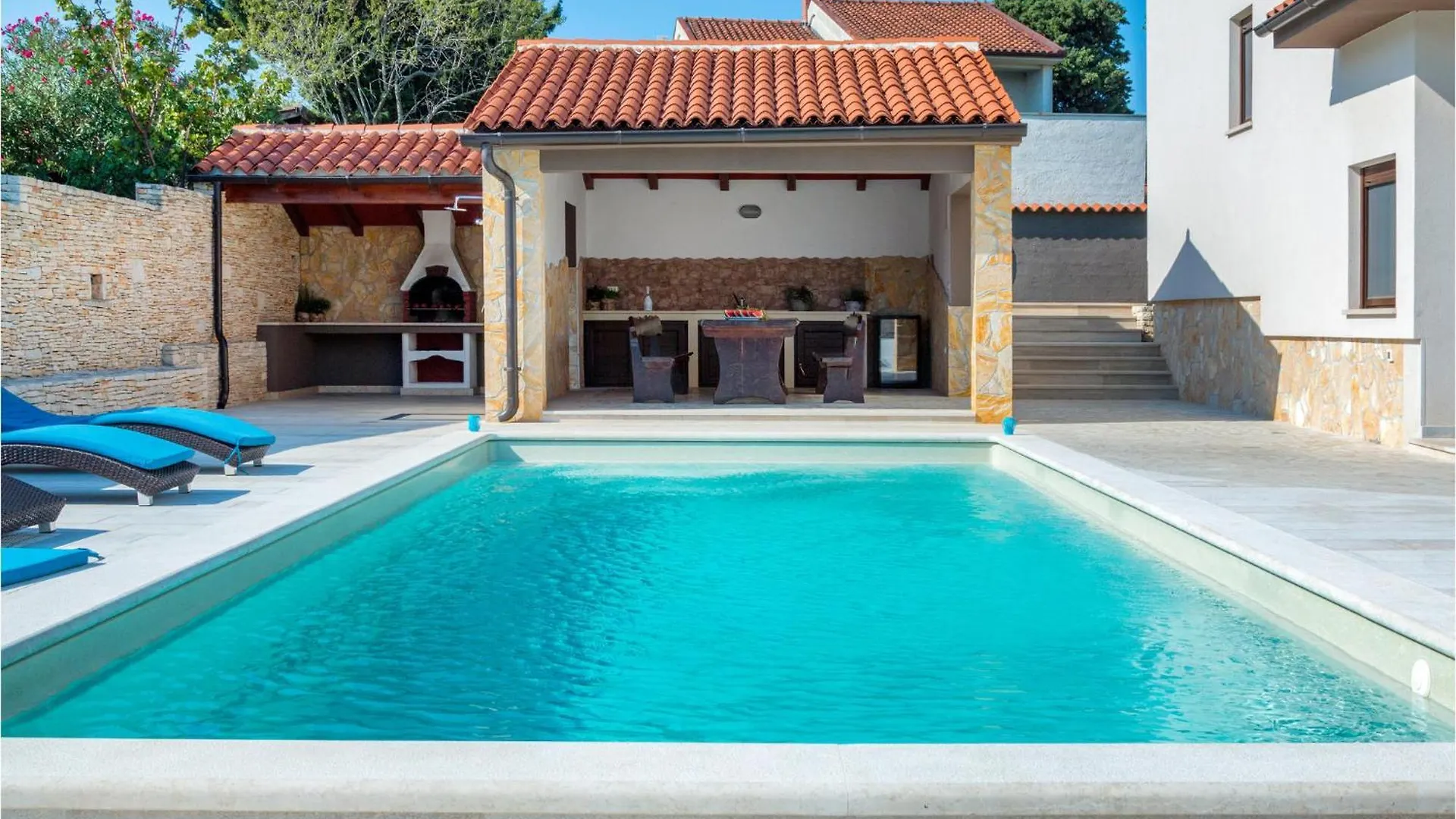 Stunning Home In Premantura With Wifi 0*,